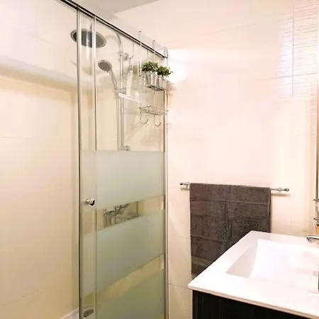 Zona Baja Con Garaje De Acceso Directo Apartamento *
