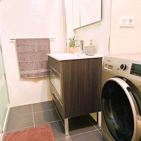 Zona Baja Con Garaje De Acceso Directo