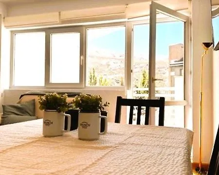 Zona Baja Con Garaje De Acceso Directo شقة سْييرا نيفادا