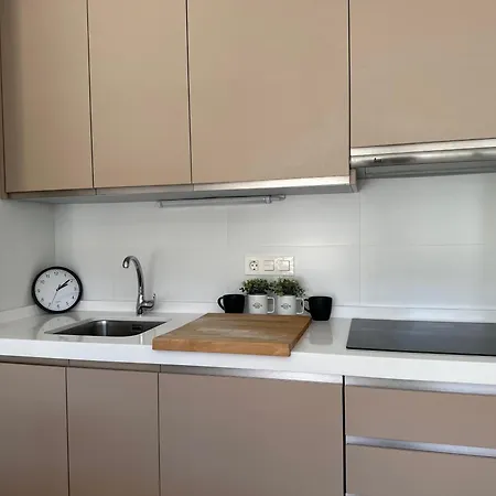 Apartamento Zona Baja Con Garaje De Acceso Directo *
