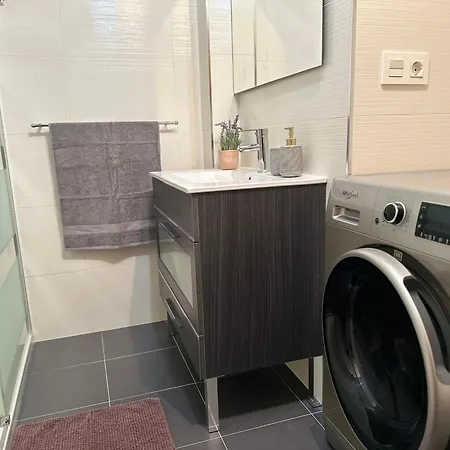 Apartamento Zona Baja Con Garaje De Acceso Directo Serra Nevada