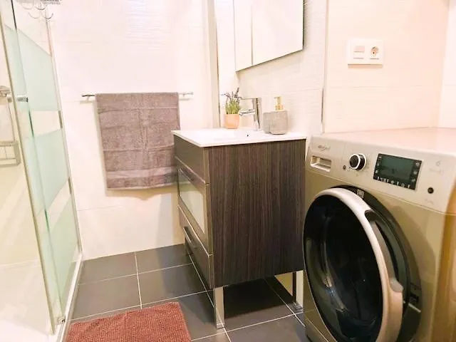 Zona Baja Con Garaje De Acceso Directo